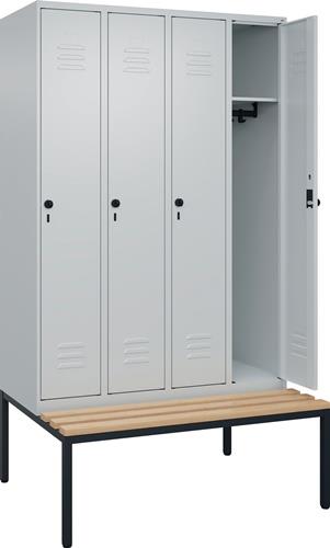 Garderobenschrank m.untergebauter Sitzbank H2120xB1200xT815mm lichtgrau 4Abt. || VE = 1 ST