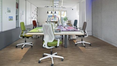 Bürodrehstuhl Synchrontechnik schwarz/cappuccino 390-510mm Armlehnen Trgf.110kg || VE = 1 ST