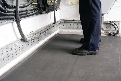 Arbeitsplatzbodenbelag Zuschnitt B1000xS4,5mm grau Kautschuk Preis p.lfd.m COBA || VE = 1 MT